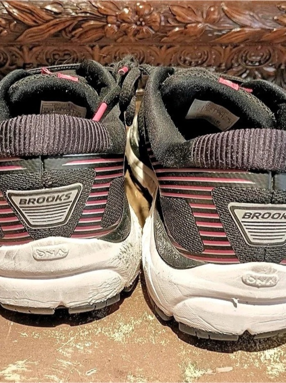 Brooks Striped Shoes Black & Pink US 8.5 - Picture 4 of 8